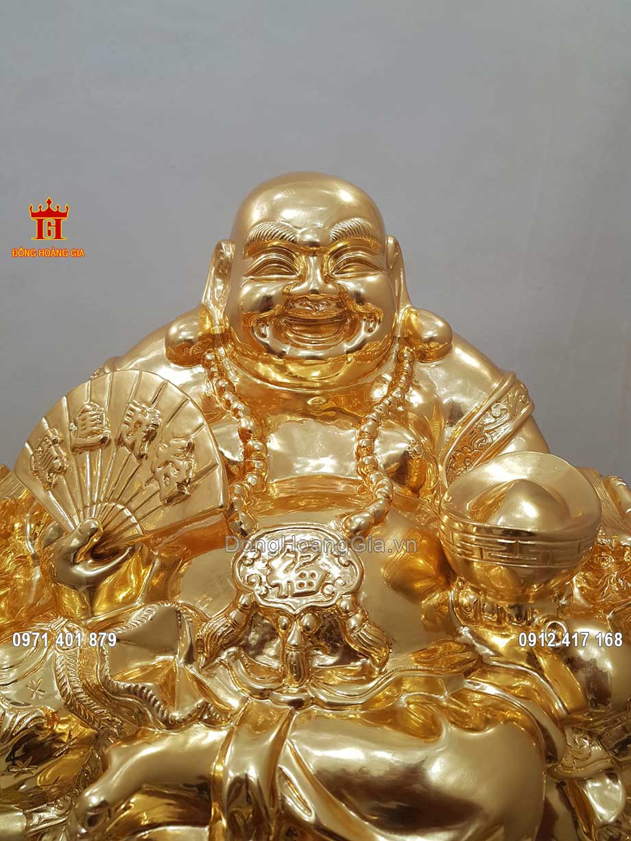 Hình tượng Phật Di Lặc được các nghệ nhân chạm khắc vô cùng sinh động, hài hòa